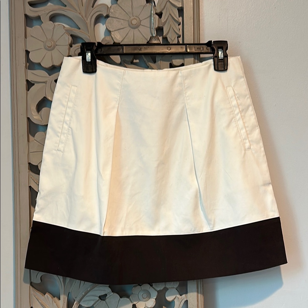 J Crew - perfect condition Elegant White and Black Women's Skirt with pockets